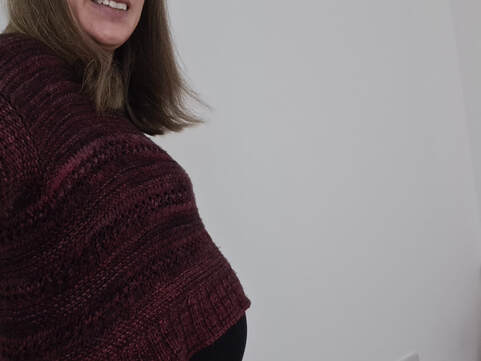 Oversized Cropped maternity sweater